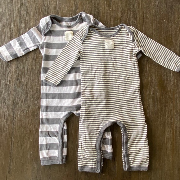 2 Burts Bee sleepers - Picture 1 of 2